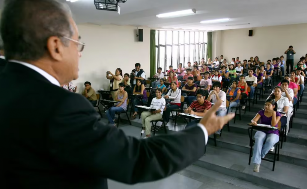 La experiencia de compartir conocimientos que trascienden los libros y los títulos - crédito Andina
